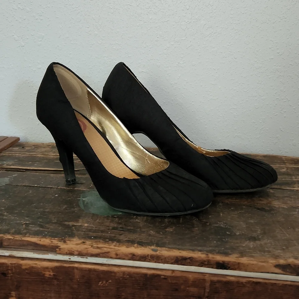 Heels - Picture 1 of 3